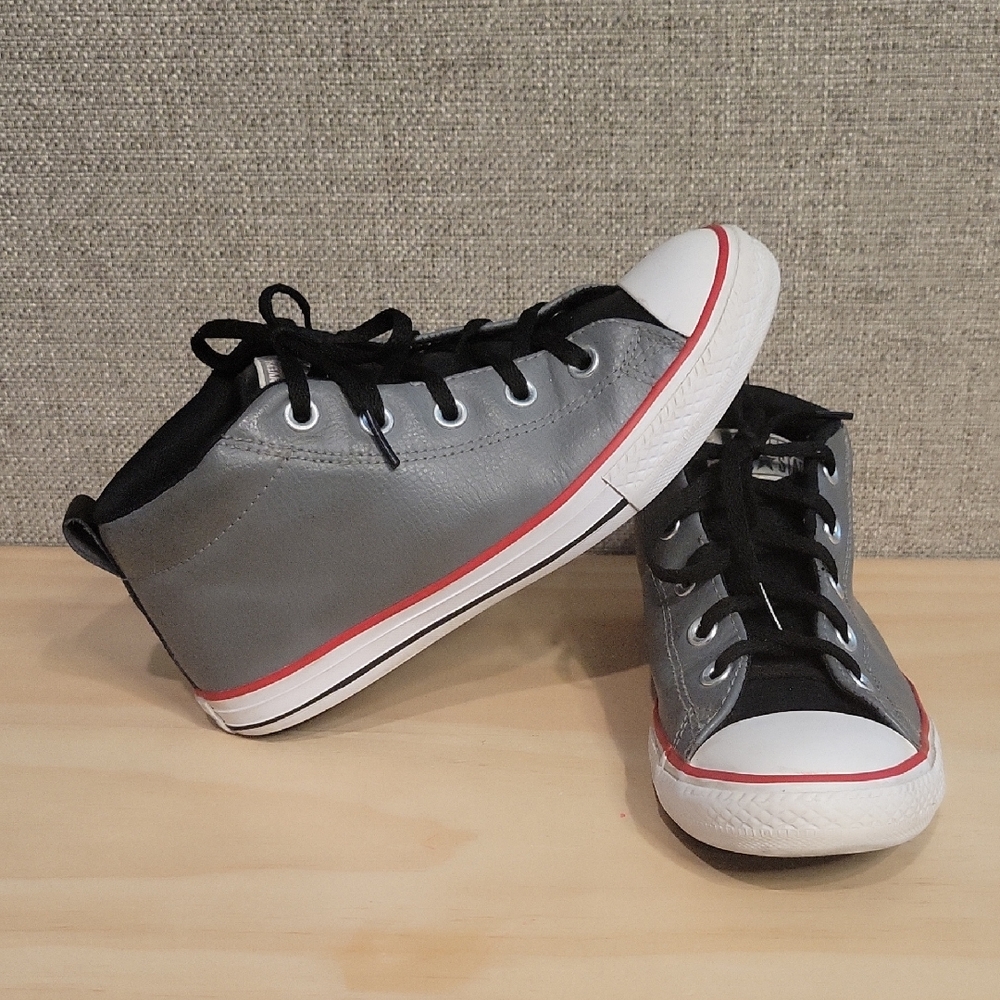 Converse Juniors Size 4 Leather Gray and Black Sneakers